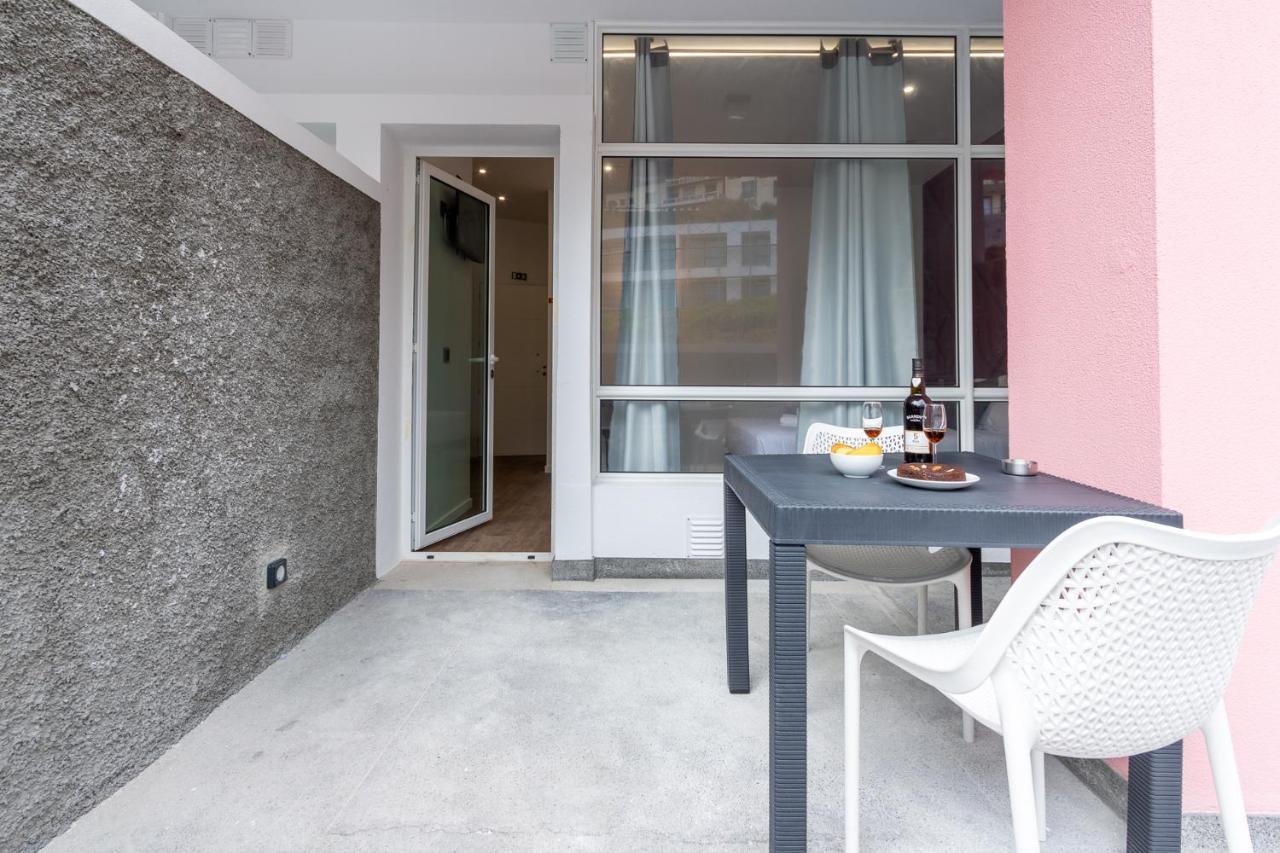 The Jolie - Apartments By The Ocean Порто Мониз Екстериор снимка