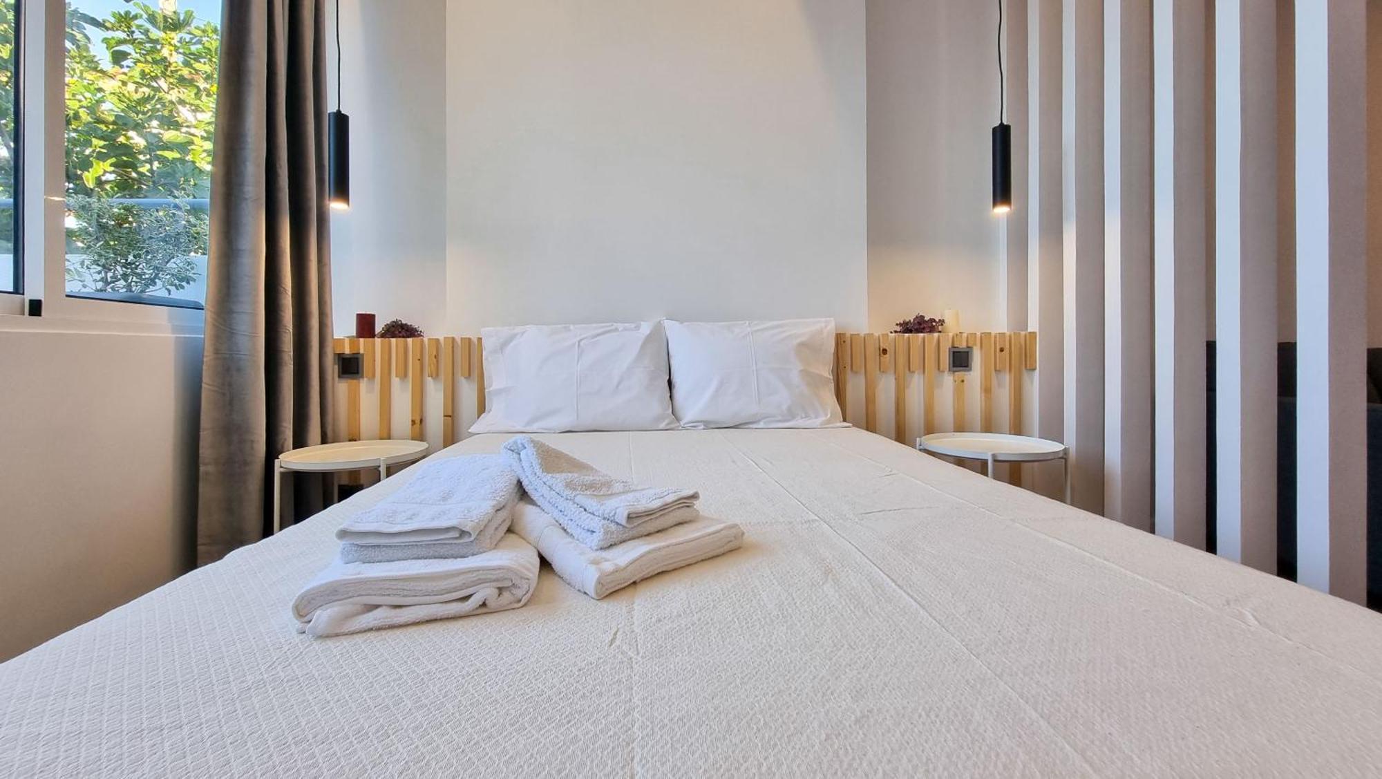 The Jolie - Apartments By The Ocean Порто Мониз Екстериор снимка
