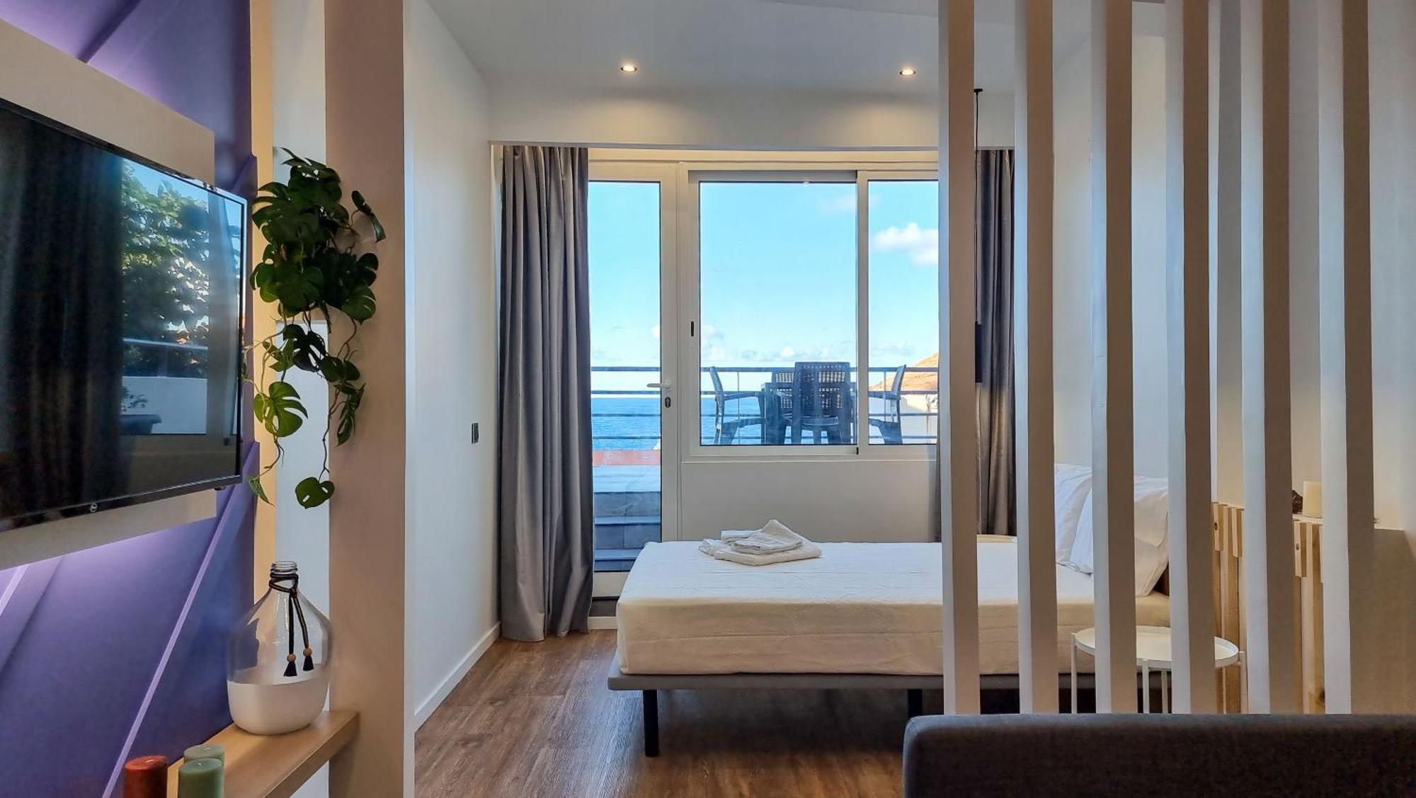 The Jolie - Apartments By The Ocean Порто Мониз Екстериор снимка