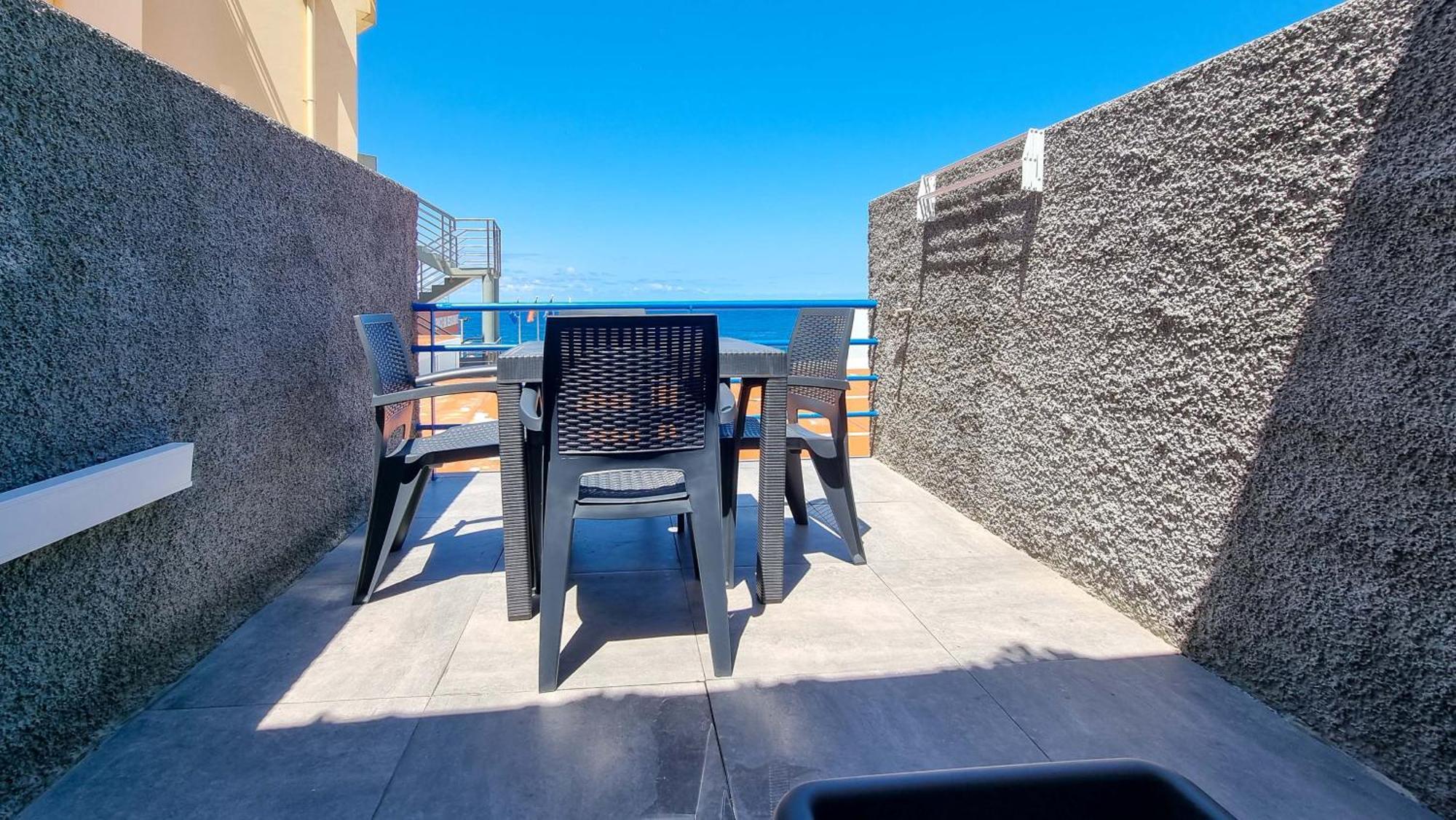 The Jolie - Apartments By The Ocean Порто Мониз Екстериор снимка