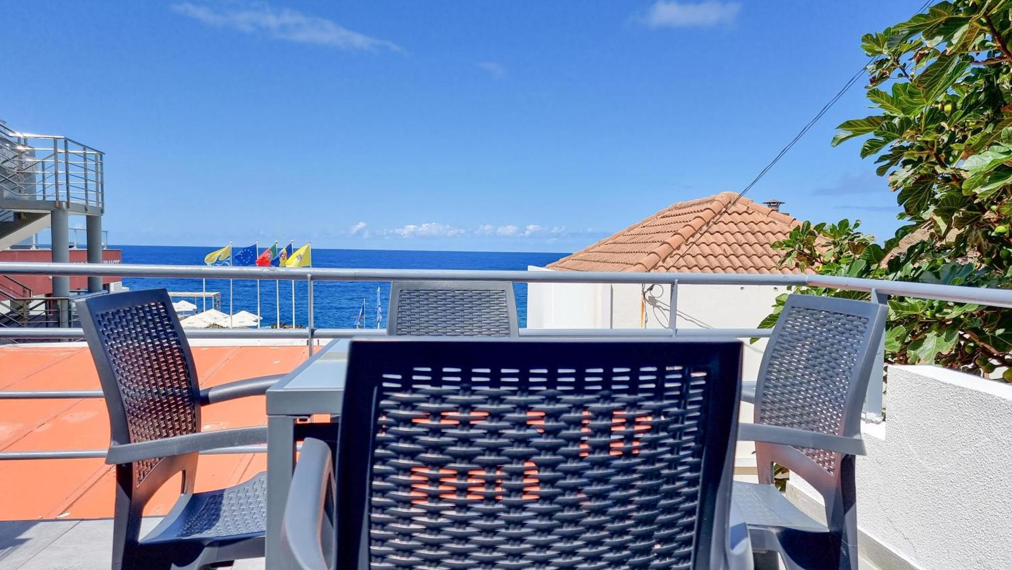 The Jolie - Apartments By The Ocean Порто Мониз Екстериор снимка